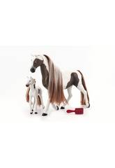 Cheval � Chevaux Longs avec Poulain et Accessoire