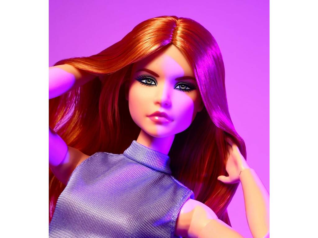 Barbie Signature Looks Pelirroja con Falda Morada Mattel HRM12