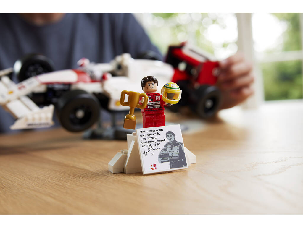 Lego-Ikonen McLaren MP4/4 und Ayrton Senna 10330