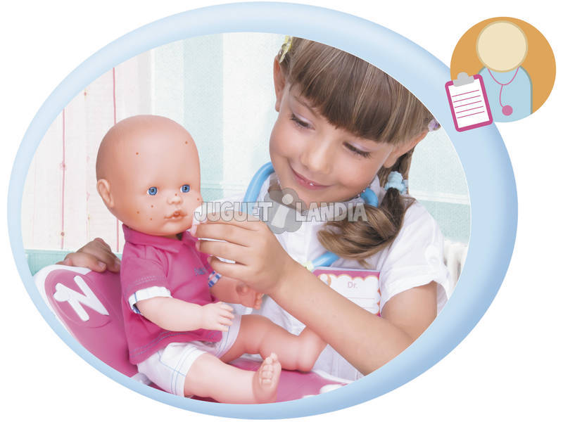Nenuco consulta medica con dos muñecos